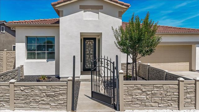 2352 Mustang Dr, Oakdale, CA 95361