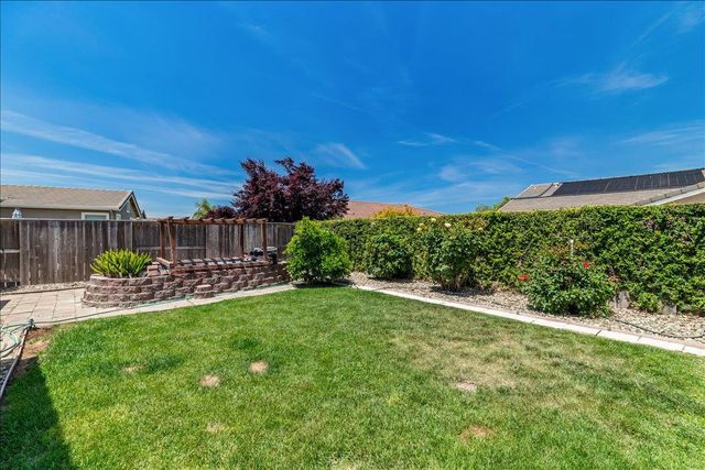 2352 Mustang Dr, Oakdale, CA 95361
