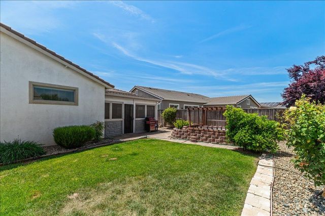 2352 Mustang Dr, Oakdale, CA 95361