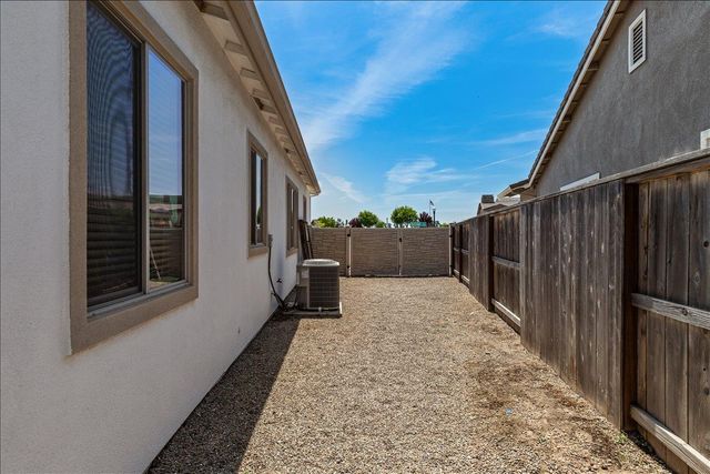 2352 Mustang Dr, Oakdale, CA 95361
