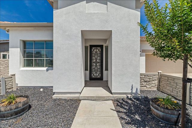 2352 Mustang Dr, Oakdale, CA 95361