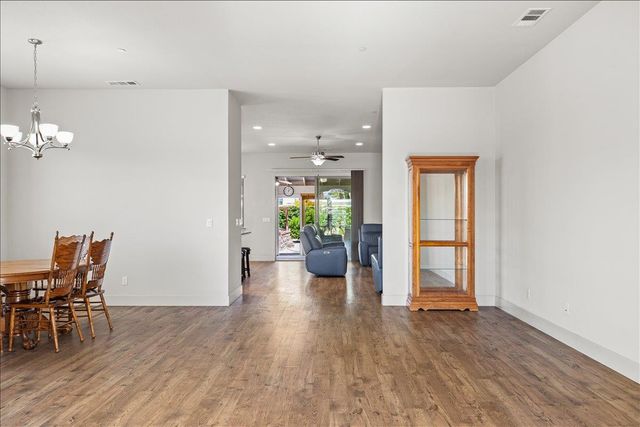 2352 Mustang Dr, Oakdale, CA 95361
