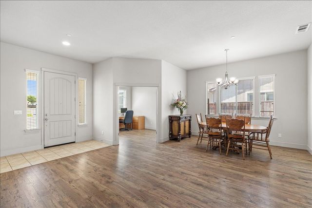 2352 Mustang Dr, Oakdale, CA 95361