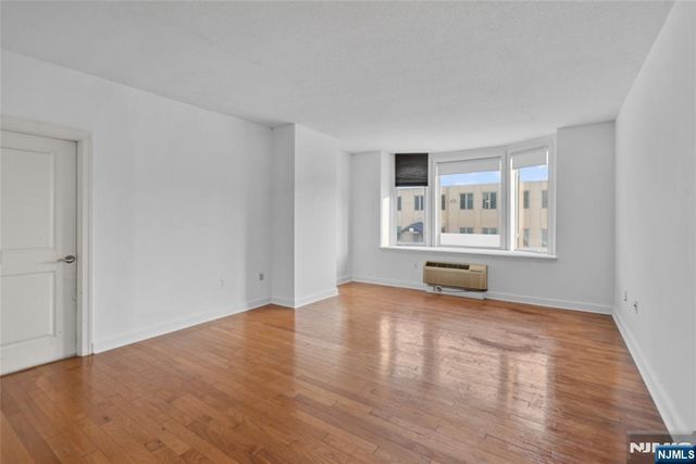 5109 City Place, Edgewater, NJ 07020