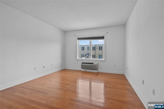 5109 City Place, Edgewater, NJ 07020