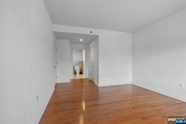 5109 City Place, Edgewater, NJ 07020