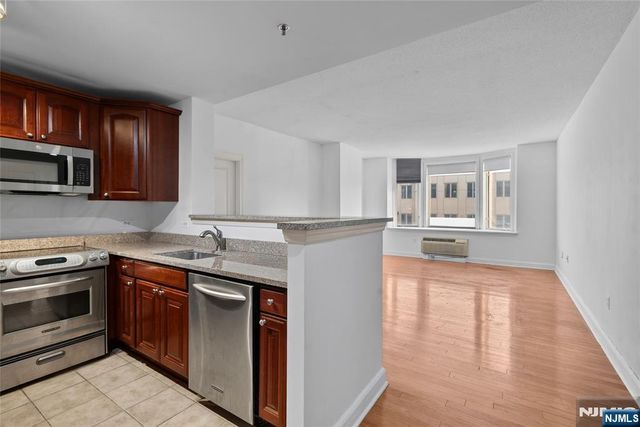 5109 City Place, Edgewater, NJ 07020