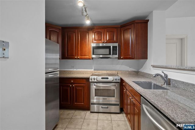 5109 City Place, Edgewater, NJ 07020