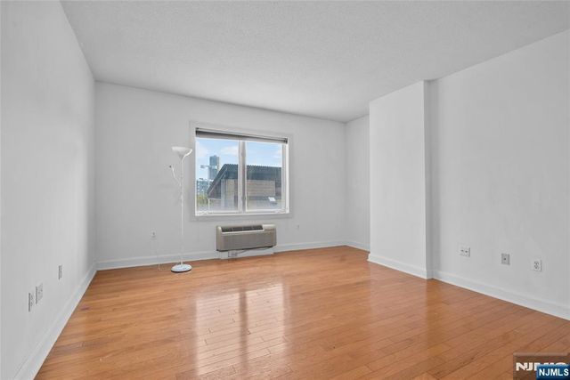 5109 City Place, Edgewater, NJ 07020