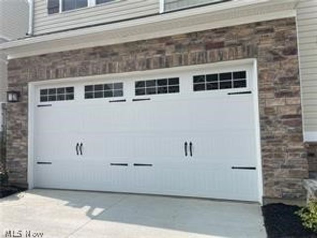 60 Pine Avenue, Peninsula, OH 44264