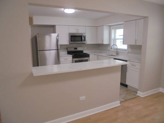 4222 N Keystone Avenue 2B, Chicago, IL 60641