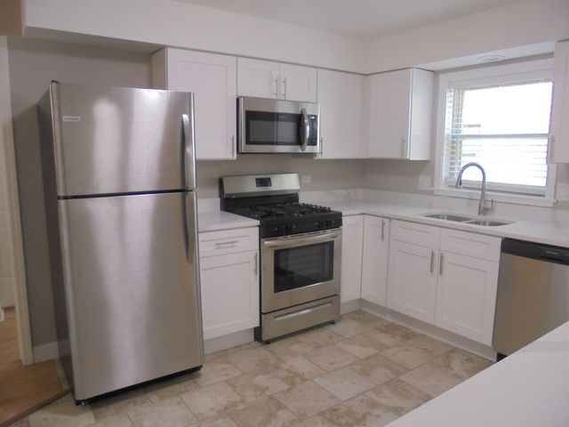 4222 N Keystone Avenue 2B, Chicago, IL 60641