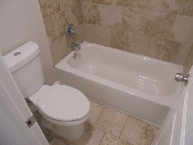 4222 N Keystone Avenue 2B, Chicago, IL 60641