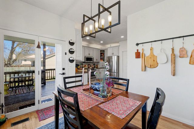 819 S Whippoorwill Rd, Derby, KS 67037