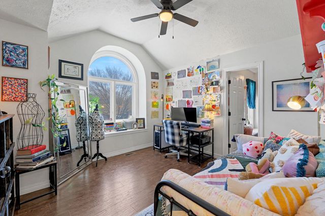 819 S Whippoorwill Rd, Derby, KS 67037