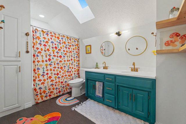 819 S Whippoorwill Rd, Derby, KS 67037