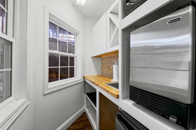 819 S Whippoorwill Rd, Derby, KS 67037