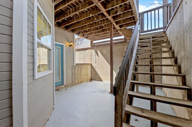 819 S Whippoorwill Rd, Derby, KS 67037