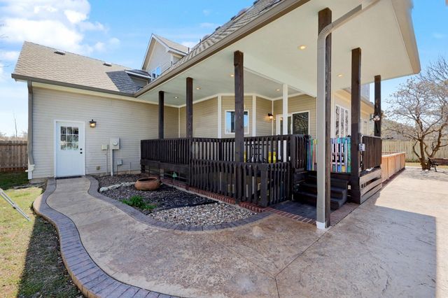 819 S Whippoorwill Rd, Derby, KS 67037