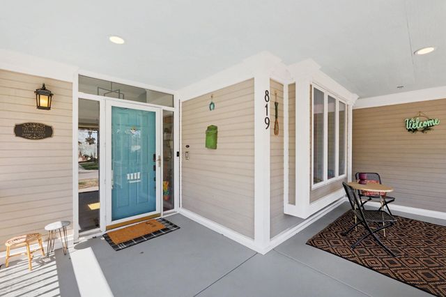 819 S Whippoorwill Rd, Derby, KS 67037