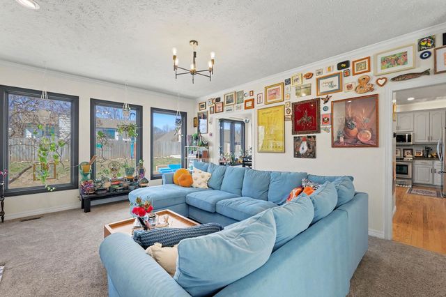 819 S Whippoorwill Rd, Derby, KS 67037