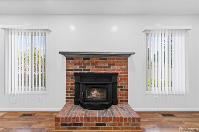 4959 Kingswood Drive, Warren, MI 48092