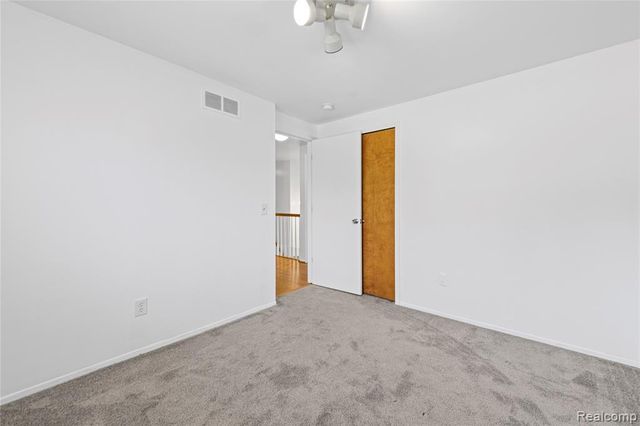 4959 Kingswood Drive, Warren, MI 48092