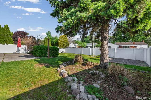 4959 Kingswood Drive, Warren, MI 48092