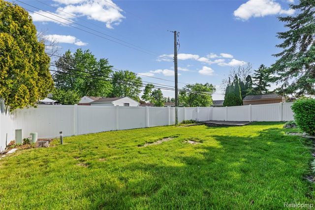4959 Kingswood Drive, Warren, MI 48092
