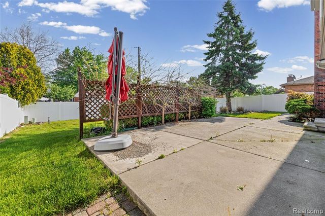 4959 Kingswood Drive, Warren, MI 48092
