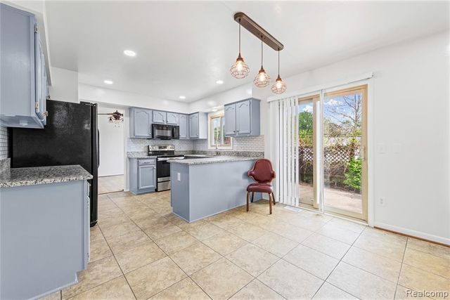 4959 Kingswood Drive, Warren, MI 48092