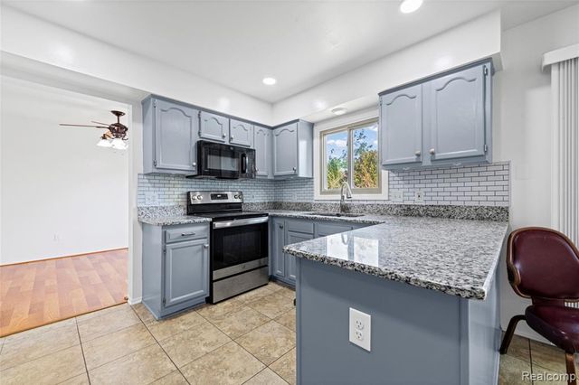 4959 Kingswood Drive, Warren, MI 48092