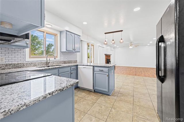 4959 Kingswood Drive, Warren, MI 48092