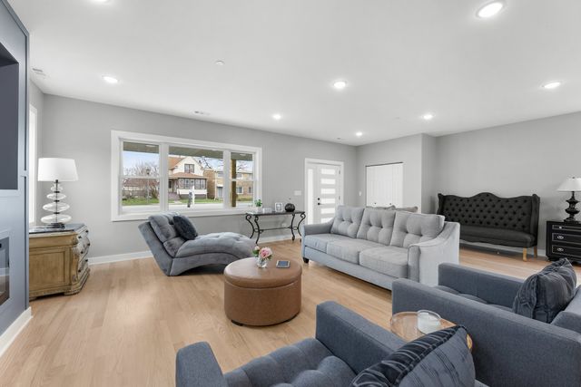4113 Eberly Avenue, Brookfield, IL 60513