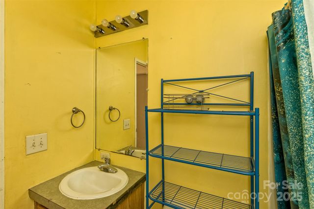 142 River Breeze Drive, Morganton, NC 28655