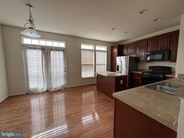 16410 STEERAGE CIR, Woodbridge, VA 22191