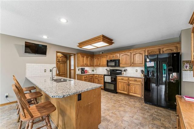 8515 Hallet Street, Lenexa, KS 66215