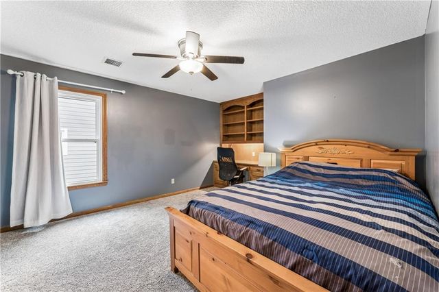 8515 Hallet Street, Lenexa, KS 66215