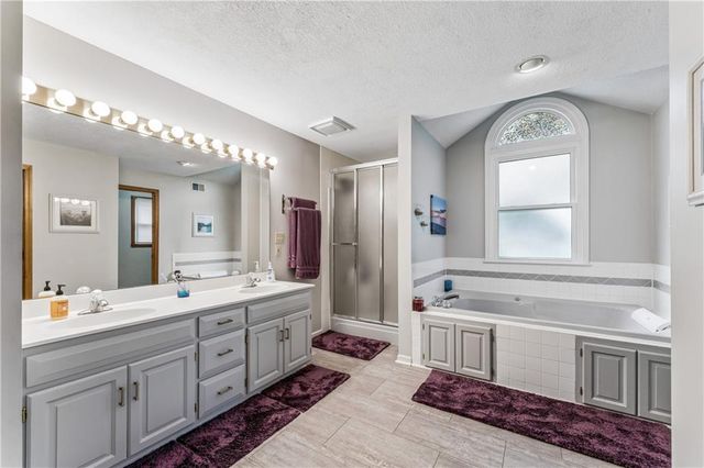 8515 Hallet Street, Lenexa, KS 66215