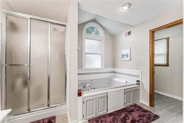 8515 Hallet Street, Lenexa, KS 66215