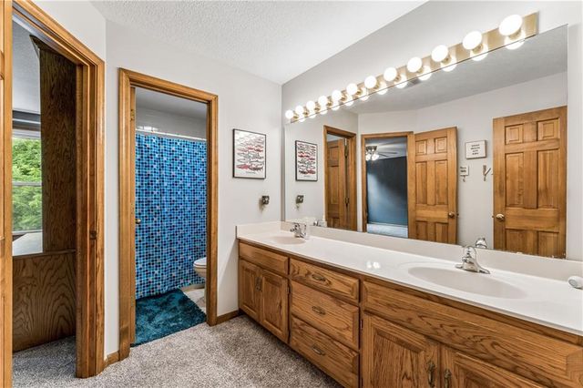 8515 Hallet Street, Lenexa, KS 66215