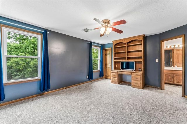 8515 Hallet Street, Lenexa, KS 66215
