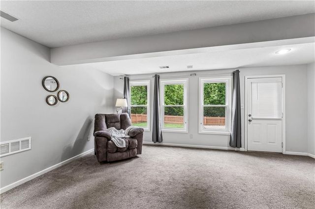 8515 Hallet Street, Lenexa, KS 66215