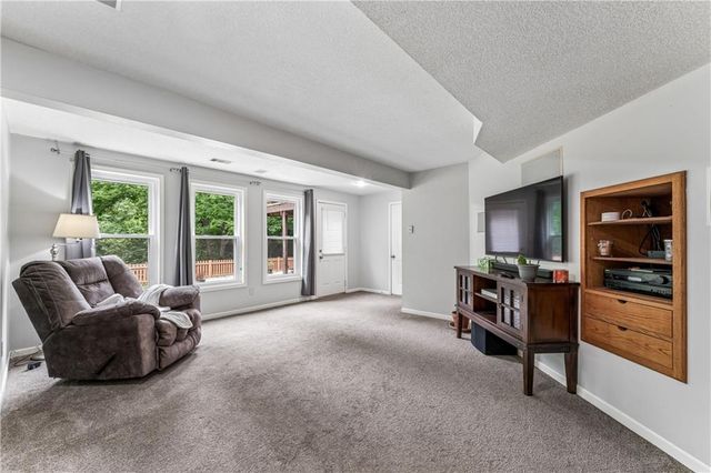 8515 Hallet Street, Lenexa, KS 66215