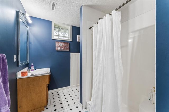 8515 Hallet Street, Lenexa, KS 66215