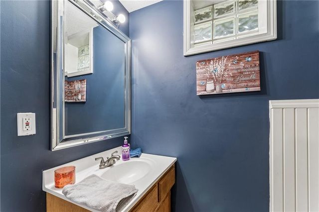 8515 Hallet Street, Lenexa, KS 66215