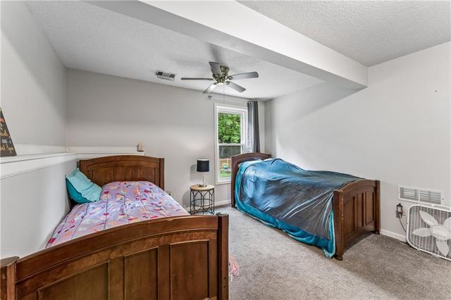 8515 Hallet Street, Lenexa, KS 66215