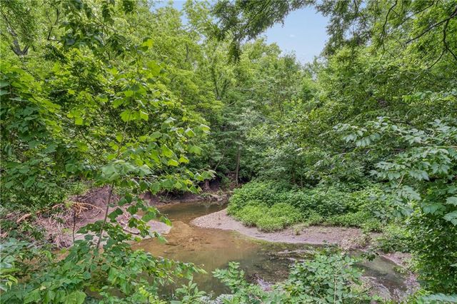 8515 Hallet Street, Lenexa, KS 66215