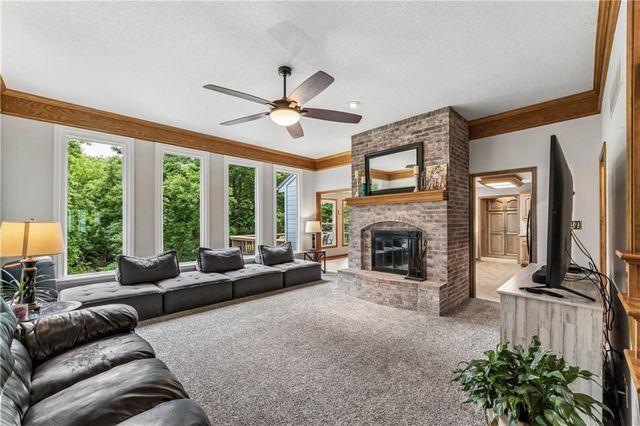 8515 Hallet Street, Lenexa, KS 66215