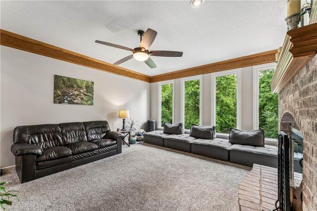 8515 Hallet Street, Lenexa, KS 66215